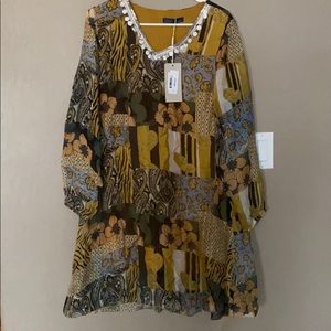 Pattern sheer dress lined with yellow